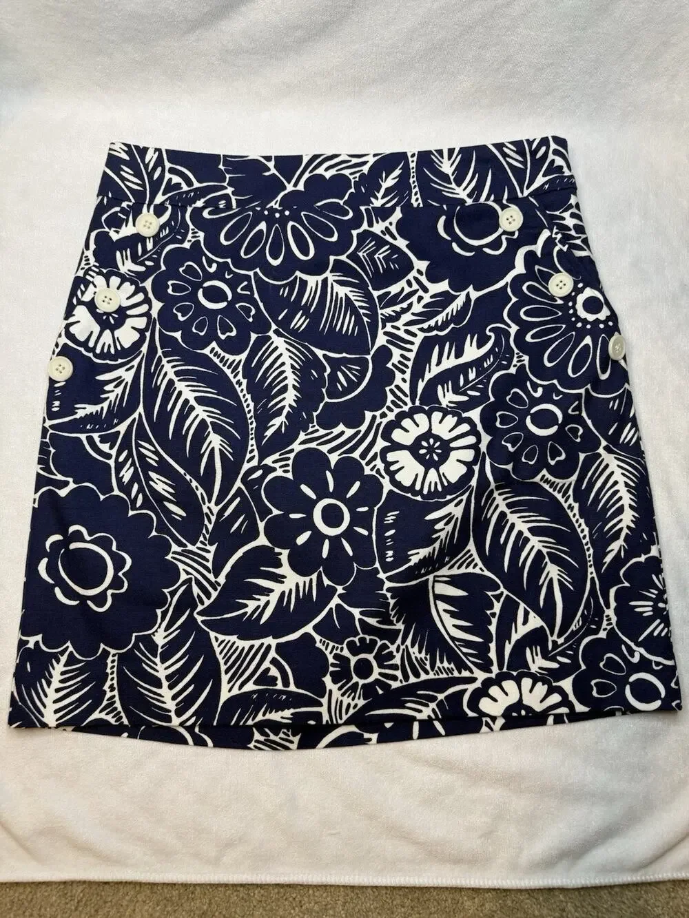 Talbots NWT A Line Skirt Women 2 Petite Navy Floral Side Zip Buttons Pockets